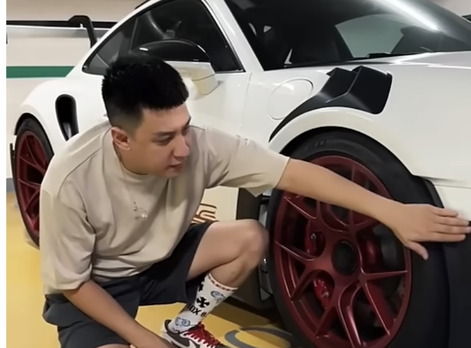 美麗人生超跑租賃＿都可以買法拉利了，誰還要買保時捷？ #GT3RS #保時捷 #威廉歐爸＃租禮車結婚車 ＃租豪車 ＃台北租跑車 ＃美麗人生超跑租賃